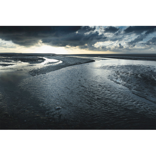 The bay at Hourdel under a gray sky