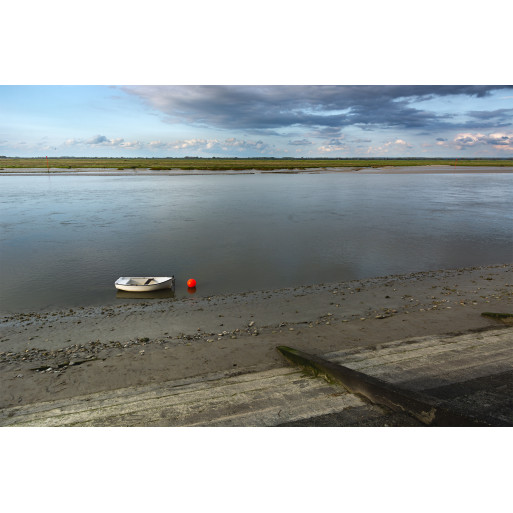 Barque blanche en baie de somme Barque blanche en baie de somme